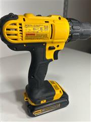 DEWALT DCD771 WITH BATTERY NO CHARGER